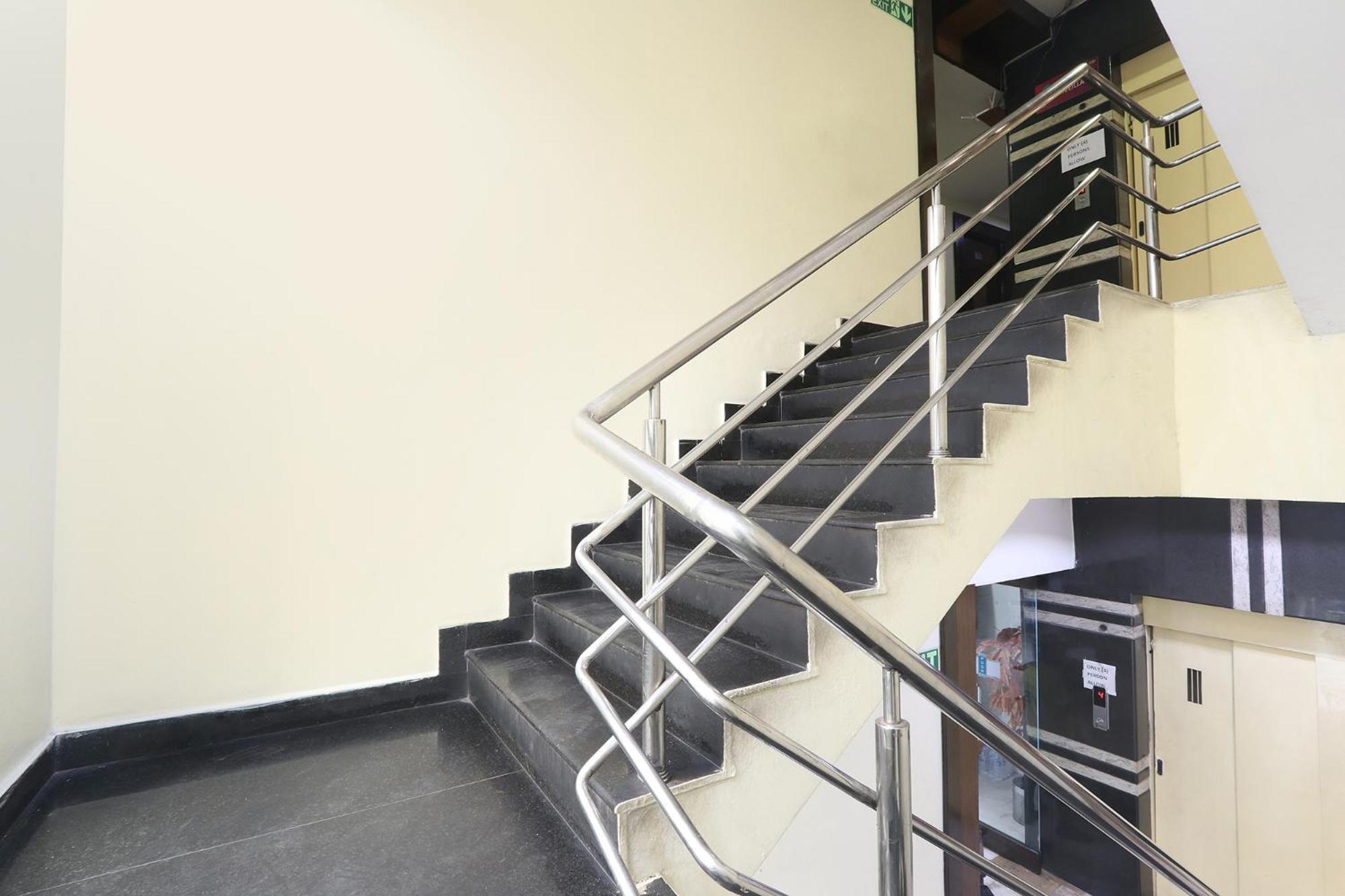Fabhotel Royal Residency II - Nr Lakdikapul Metro Station Χιντεραμπάντ Εξωτερικό φωτογραφία