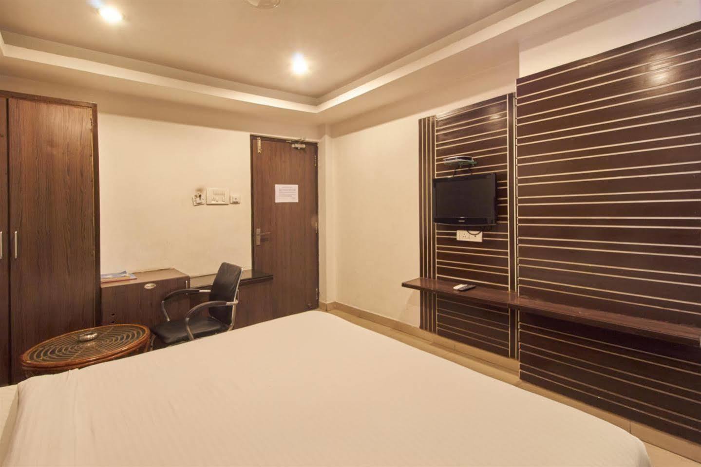 Fabhotel Royal Residency II - Nr Lakdikapul Metro Station Χιντεραμπάντ Εξωτερικό φωτογραφία